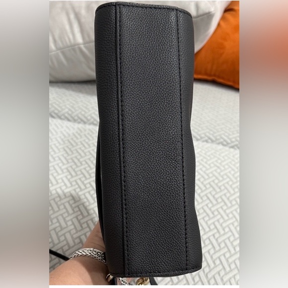 Kate Spade Larchmount Ave Tori Logo Crossbody. LIKE NEW!! - Picture 4 of 10